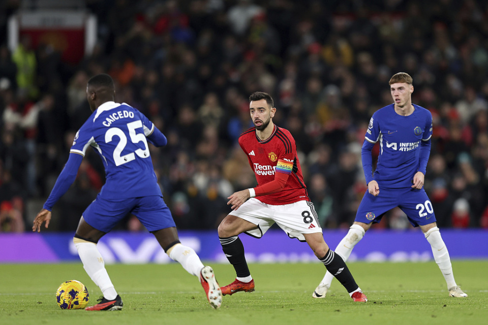 包含切尔西迎葡超关键赛，今晚扳平良机，赛场秩序良好，控场能力受关注的词条